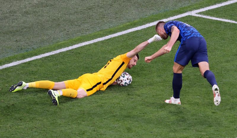 Skriniar lifts Slovakia to 2-1 win over 10-man Poland : The standard Sports