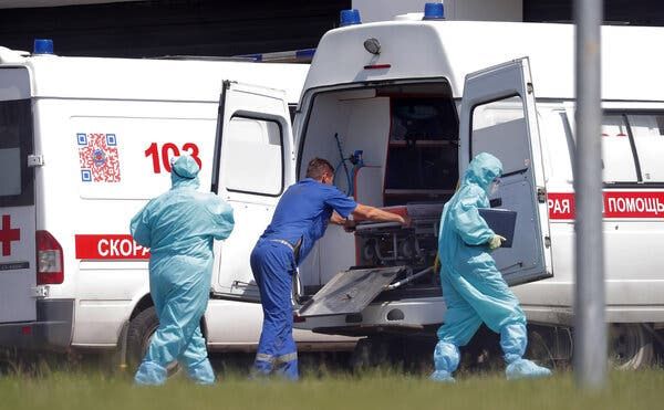 Health workers waiting for Covid patients on Monday at a hospital complex in Moscow.