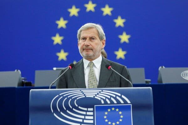 Johannes Hahn, the European commissioner for budget and administration, said he hoped to restore the banks barred from taking part in the bond sale âas fast as possible.â
