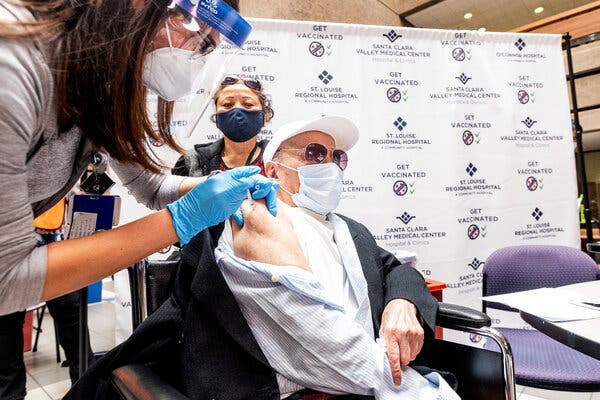Ton Tran, 106, receiving his second dose of the Pfizer-BioNTech Covid-19 vaccine at a clinic in San Jose, Calif., on Thursday.