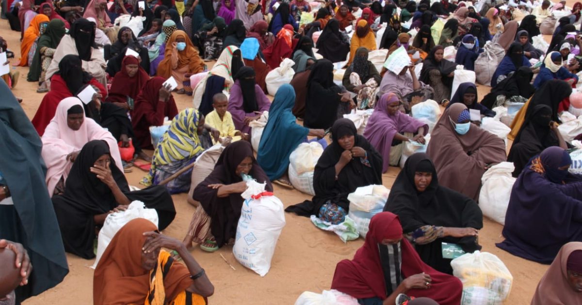 KCB-Mandera branch donates relief food to the needy – Kenya News Agency