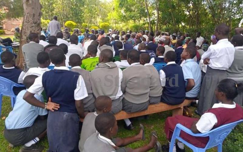 Assistant chief's benevolence brings hope to needy students