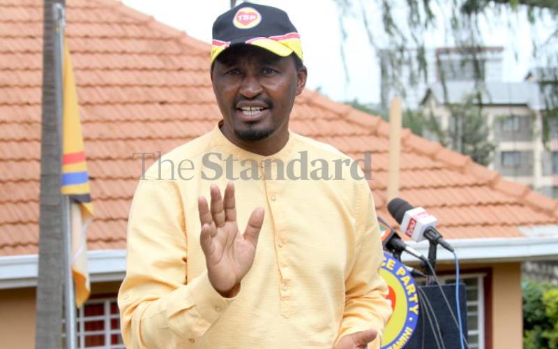 Mwangi Kiunjuri roots for police reservists