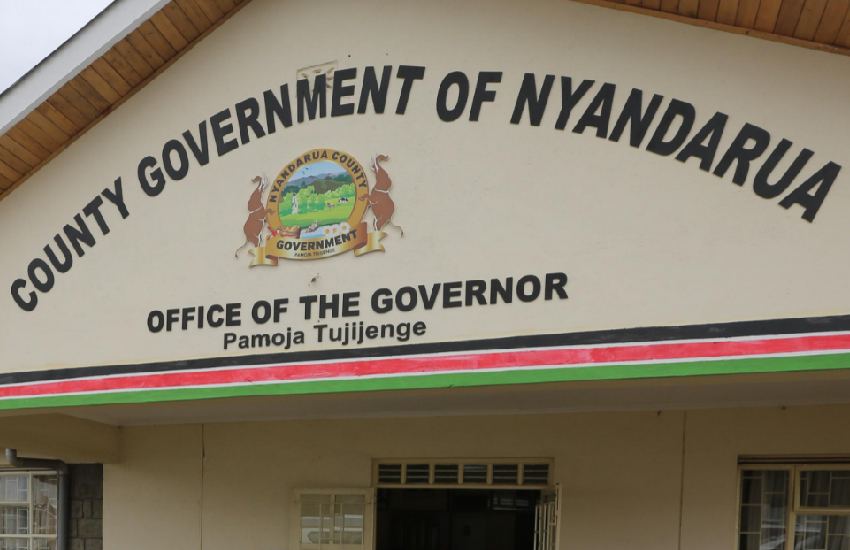 EACC officers raid Nyandarua County Gvt. offices, collect documents from Governor Kimemia's office