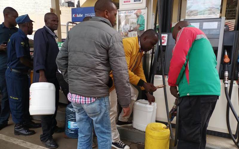 Uhuru warns oil marketers on fuel shortage, regional exports