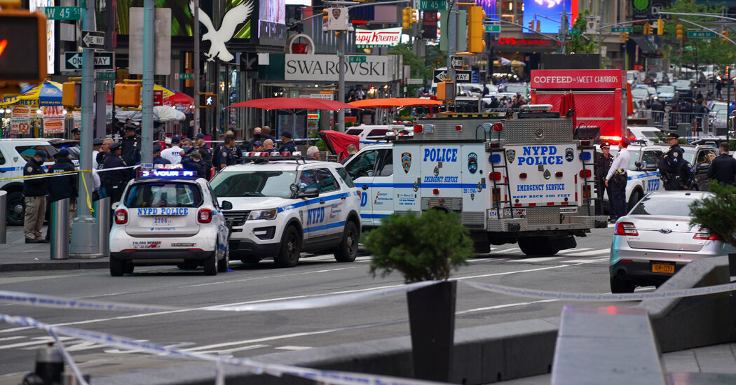 Times Square Shooting Injures 2 Women and a Child, Police Say