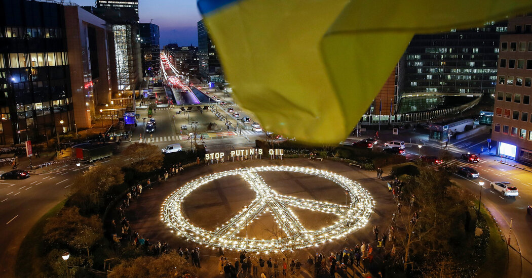 Ukraine’s Warning - The New York Times