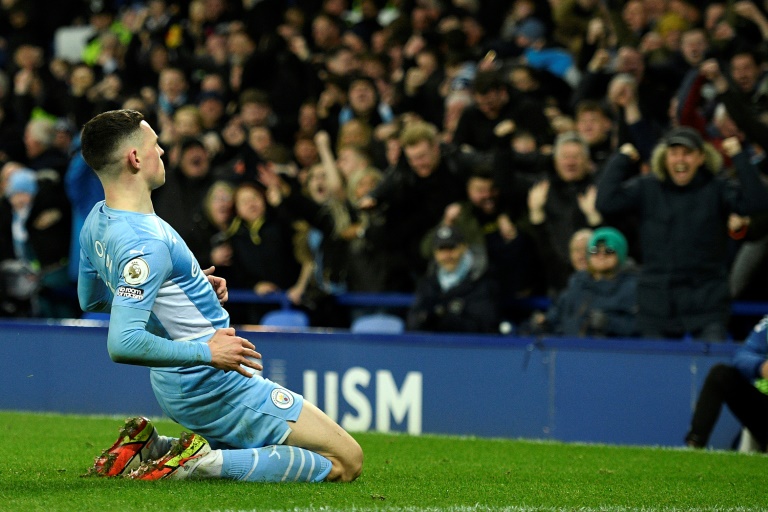 Lampard fumes as Man City survive Everton scare