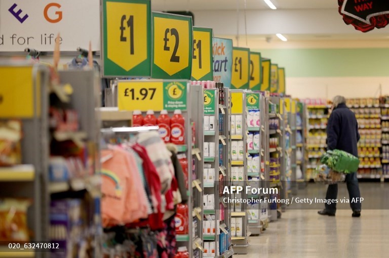UK unemployment falls below pre-pandemic level