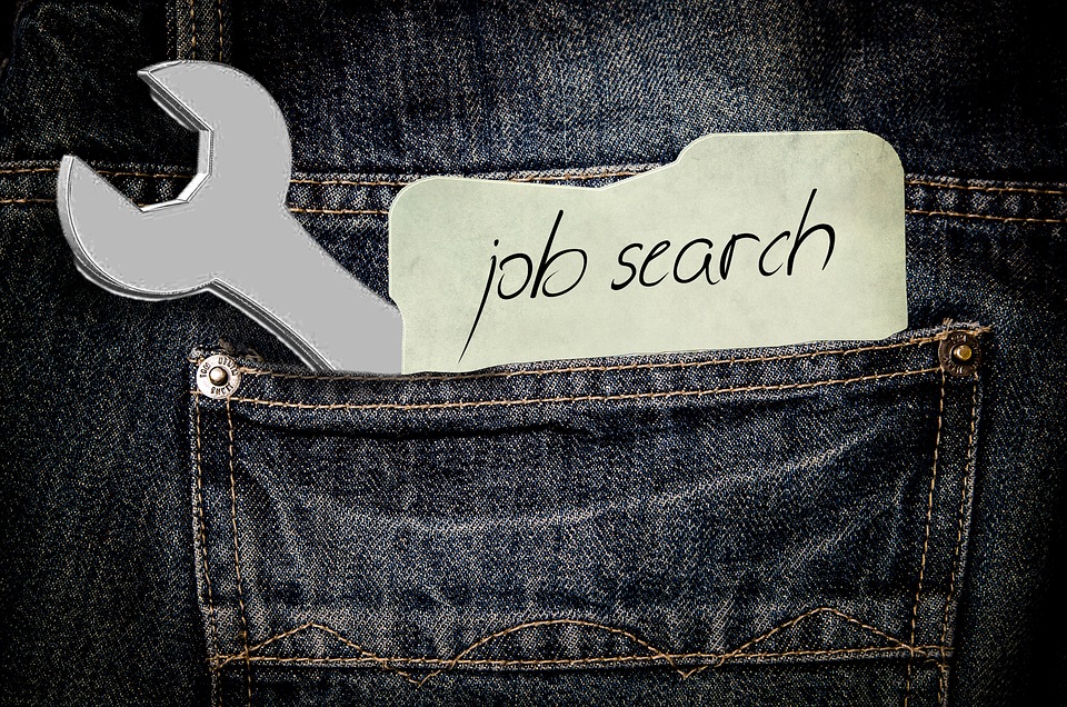 UK unemployment drops as vacancies hit new high