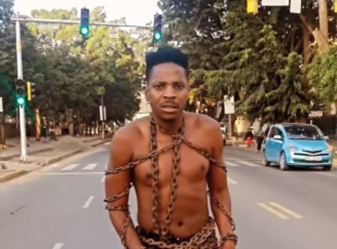 Nude Eric Omondi Chains Himself in Nairobi CBD, Demands Youth Plan From Raila and Ruto