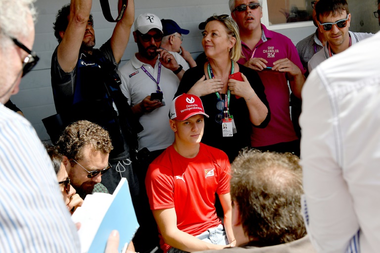 Vettel welcomes Mick Schumacher to Ferrari test