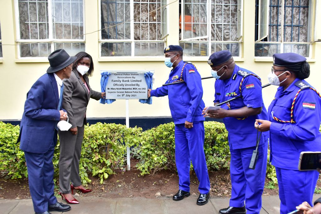 Family Bank Founder T.K Muya, CEO Rebecca Mbithi with Deputy IG Police Edward Mbugua & Regional Commander Nairobi Area Augustine Nthumbi during KES. 3 million facelift of Nairobi Central Police Station - Bizna Kenya