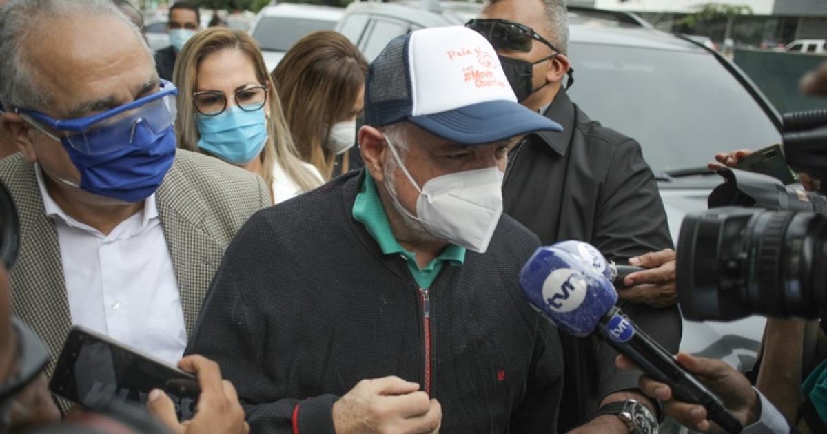 Former Panama presidents face corruption charges [ARTICLE]