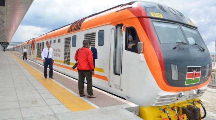 Govt Fights to Keep SGR Contracts Secret