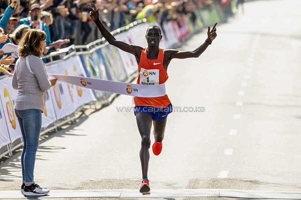Kenyans shatter records in weekend road races