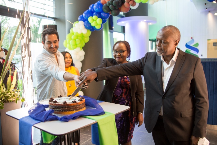 Standard Chartered Introduces New Branch Model Design – co Shared Space with ArtCaffe