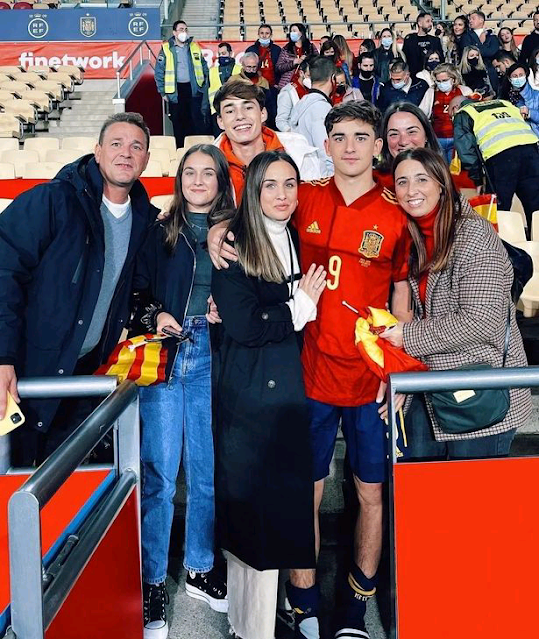 Gerard Pique and Shakira divorce. Gerard Pique  did not sleep with Pablo Gavi's mother as trending on social media