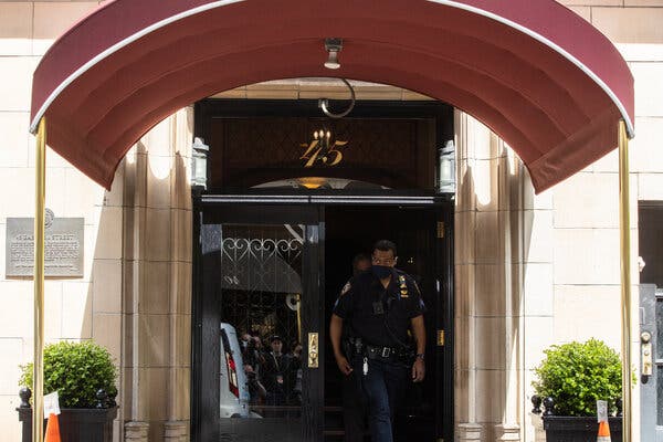 A New York Police Department officer exited the apartment building of Rudolph W. Giuliani in Manhattan after federal investigators executed a search warrant last month.
