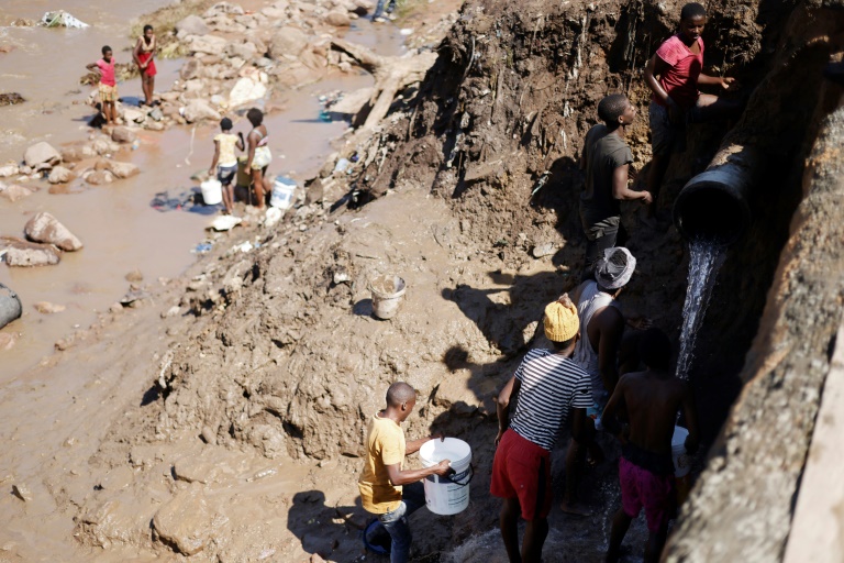 341 dead in S.Africa floods as hunt for survivors widens » Capital News