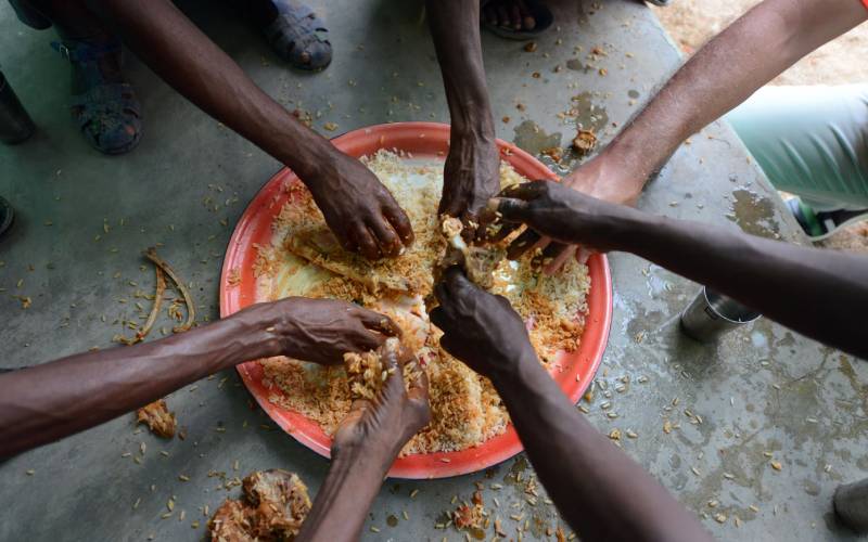 FAO distributes relief food in drought hit areas