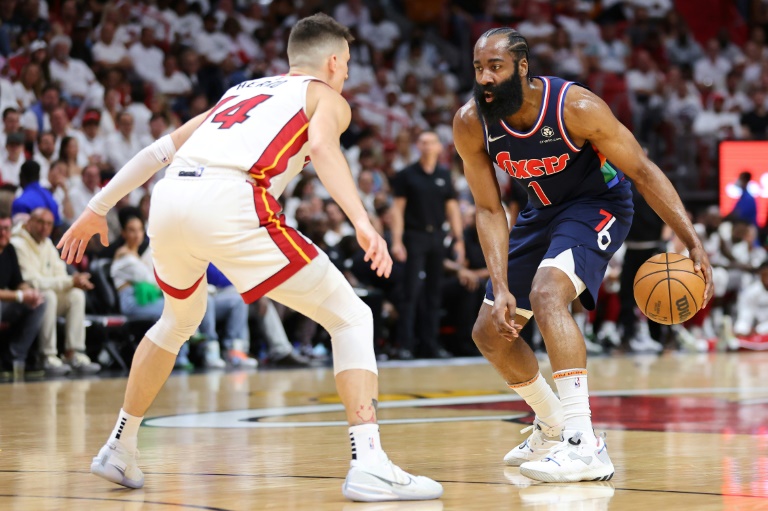 Suns eclipse Doncic heroics, Heat scorch Sixers