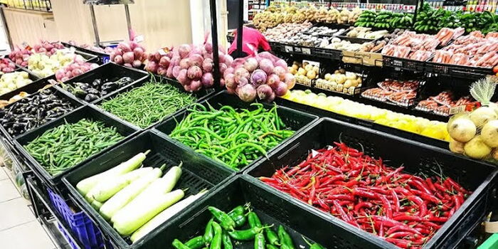 'Ugly' Vegetables Feed Hundreds of Children in Innovative Program