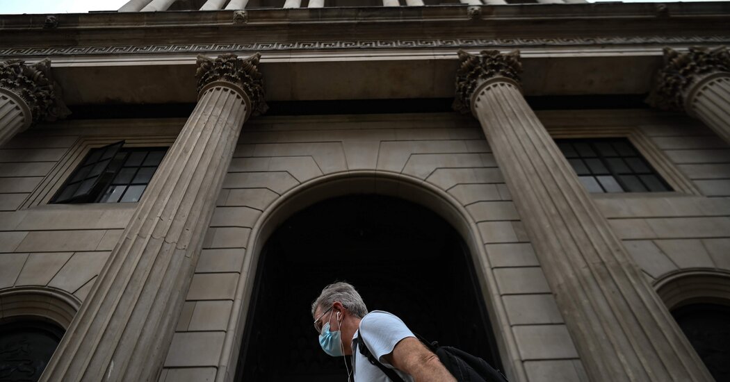 Britain’s Central Bank Could Cut Rates Below Zero, Chief Says: Live Updates