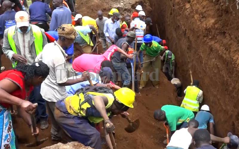 One dead and four injured in sewer collapse