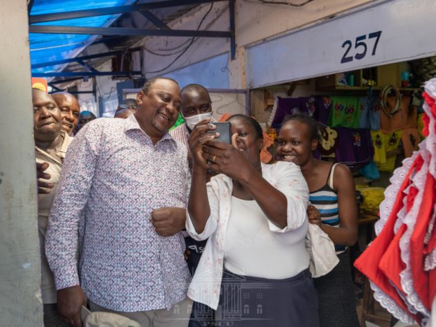 President Kenyatta enjoys nyama choma during tour of Kenyatta Market » Capital News