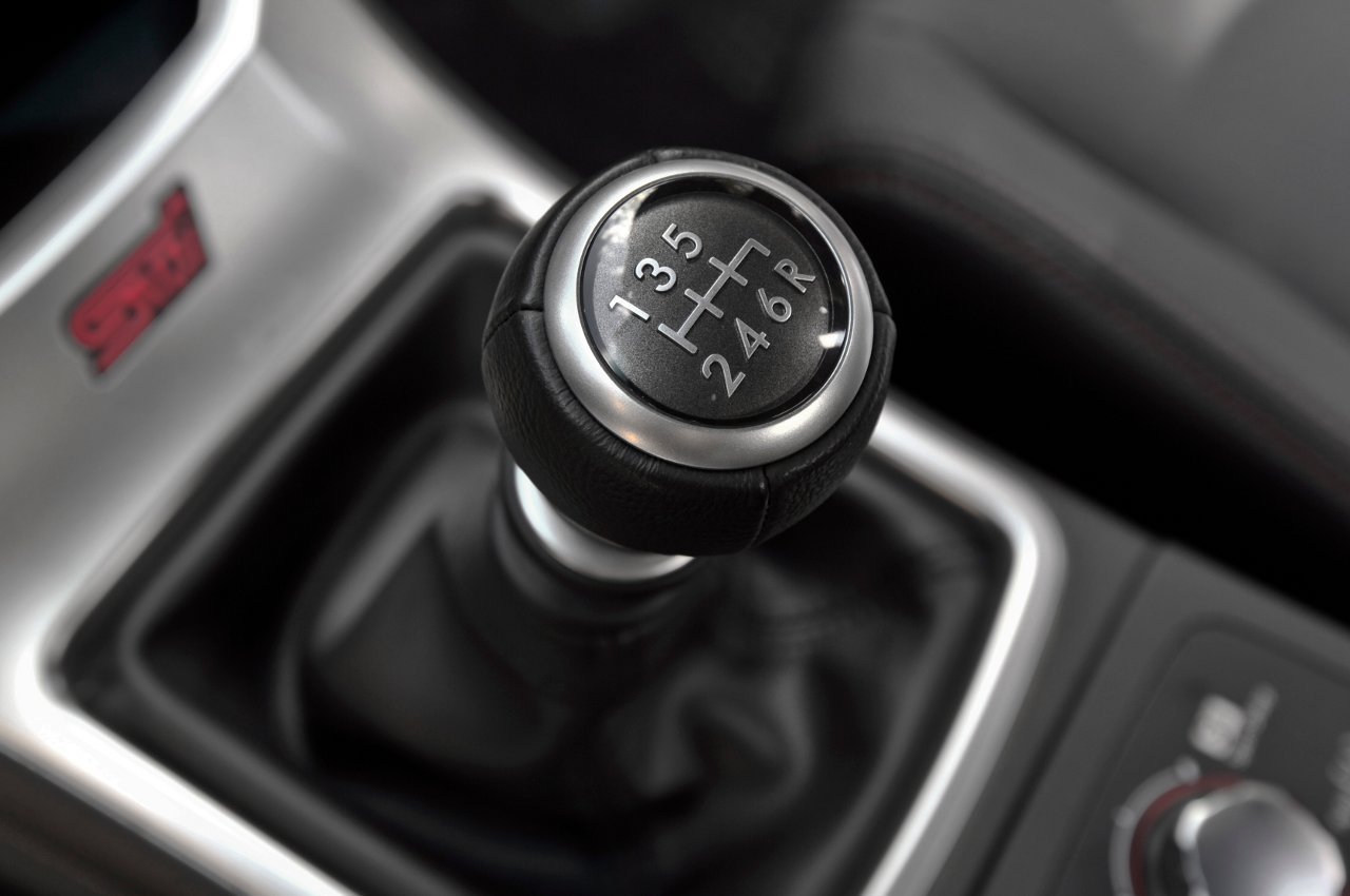 10 things you should NEVER do when driving a manual car