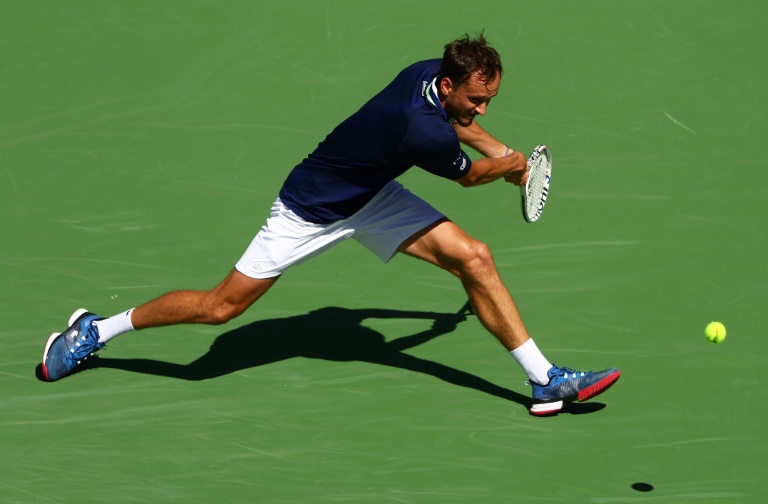 Medvedev advances in Miami as Murray downed