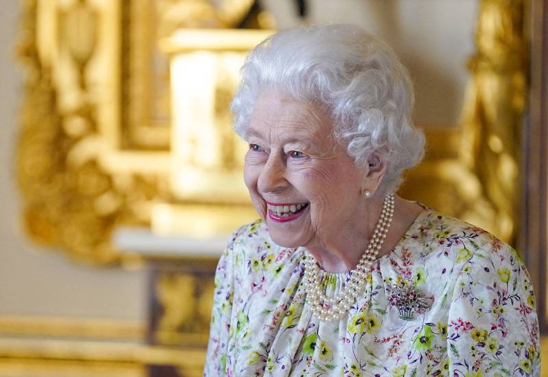 Queen Elizabeth celebrates 96th birthday Eve woman