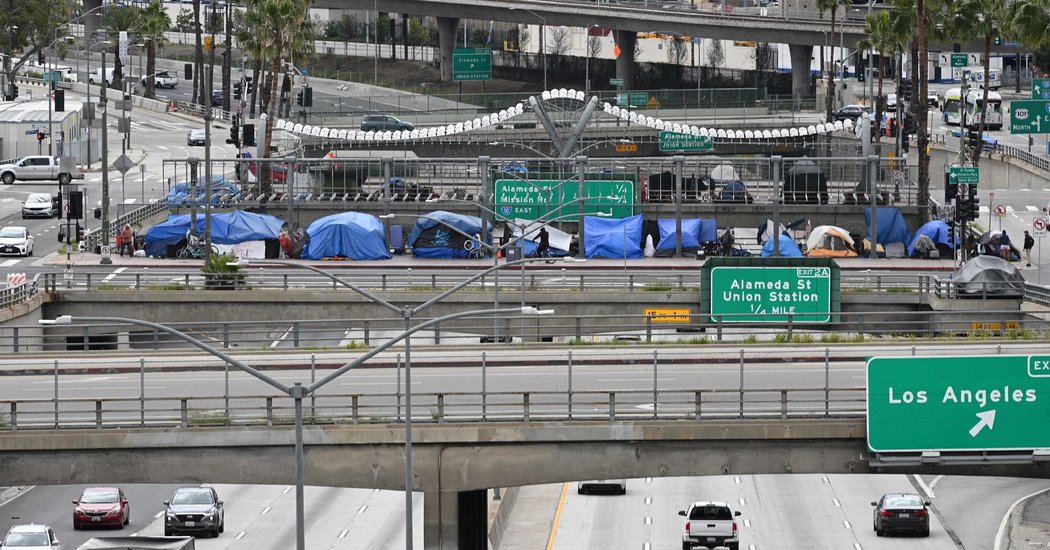 Judge Orders Los Angeles to Move Homeless People Away From Freeways