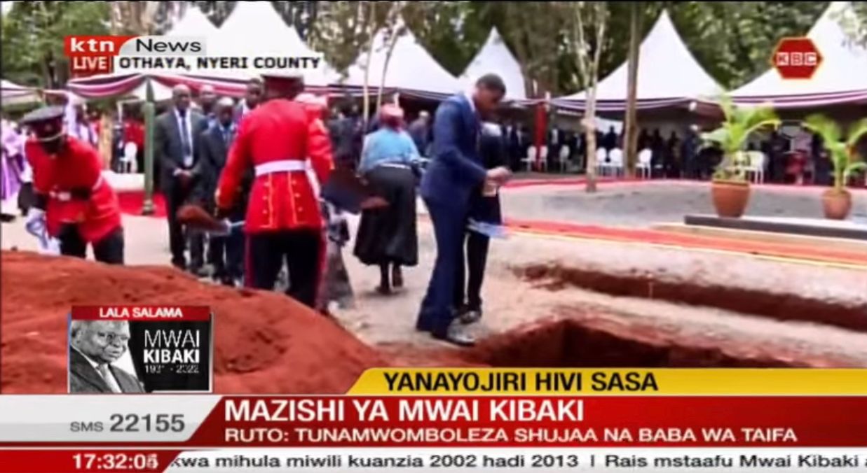 VIRAL moment when Kibaki's grandson Sean Andrew tossed ring into his grave » Capital News