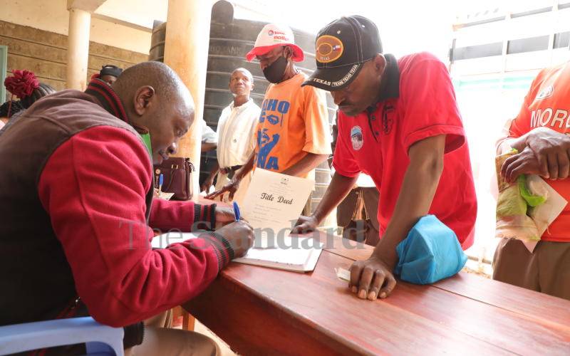 Granton Samboja issues 2,600 title deeds to squatters