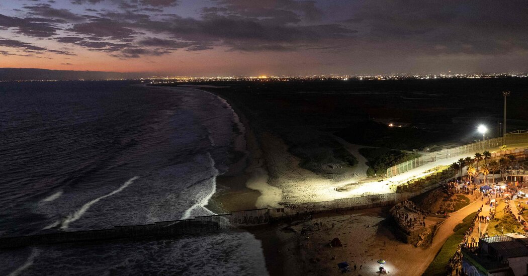 One Dead After Dozens Try to Swim Around San Diego Border Fence
