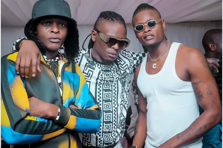 Singer Jose Chameleone and brother, Weasel exchange passionate kiss on stage, again (Photos)