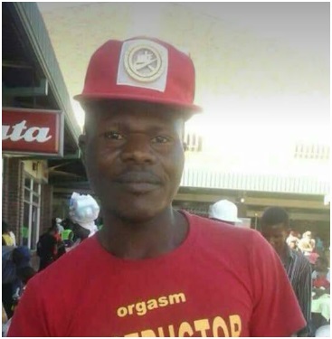 The message on this naughty guy’s T-shirt will drop your jaws and leave you speechless (LOOK)