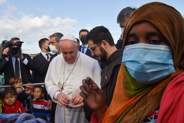 Pope calls neglect of migrants 'shipwreck' on Lesbos visit » Capital News