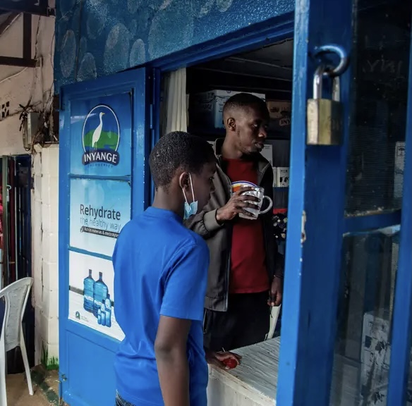 At Rwanda’s Favorite Bars, Forget the Beer: Milk Is What’s on Tap