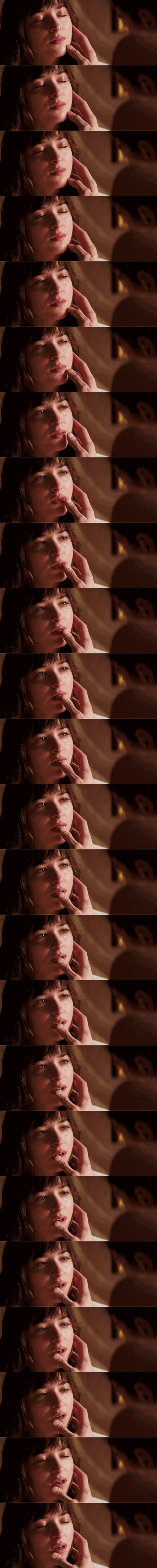 Touching lips gif(Gif free)