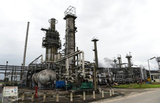 Blast hits Nigeria Eni oil pipeline, cuts exports