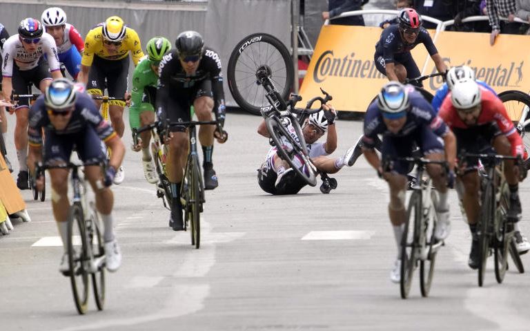 Tour de France drops lawsuit against fan who caused crash : The standard Sports