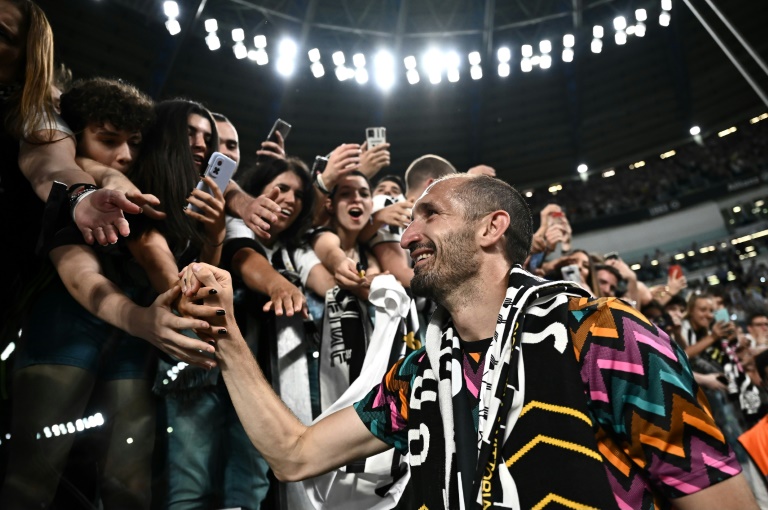 Chiellini says goodbye to Juve fans as last-gasp Lazio make Europa League