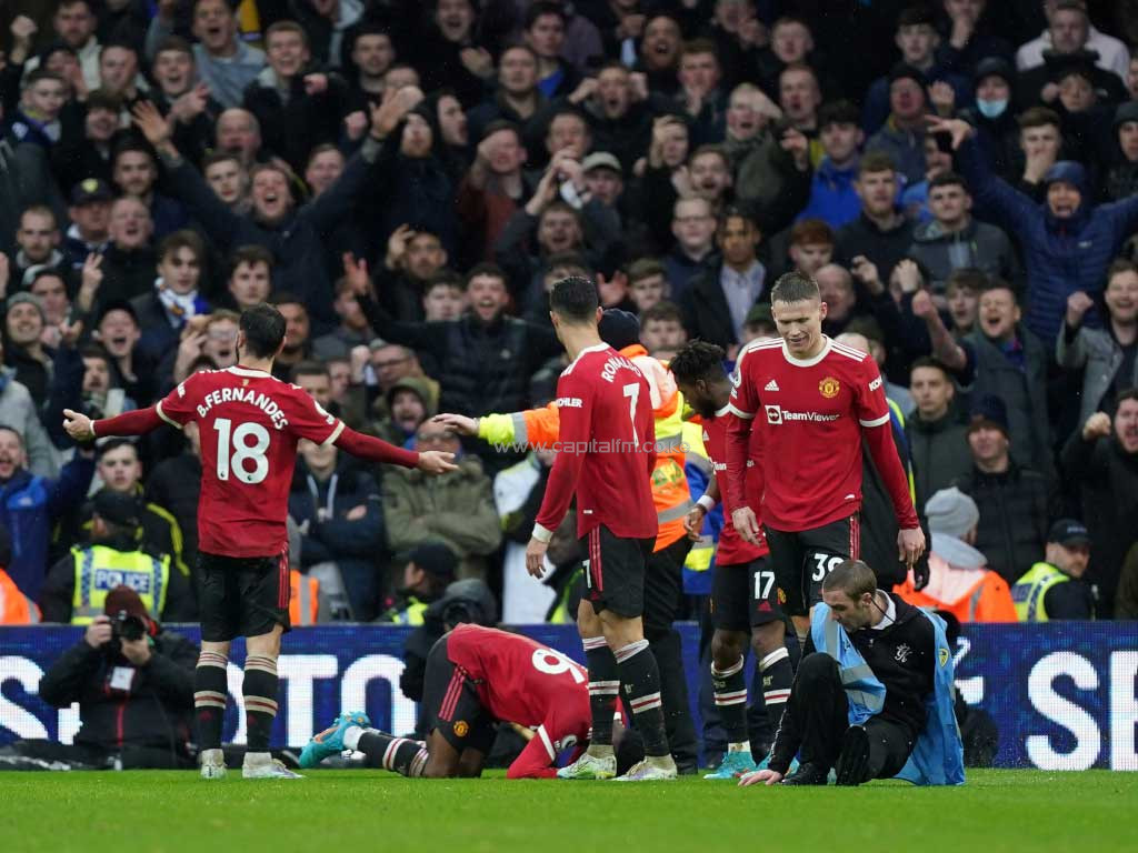 Leeds will issue lifetime bans to fans who threw objects onto Elland Road pitch