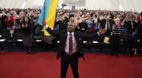 Nigerian Pastor ministering in Ukraine Pastor Sunday Adelaja escapes death over Russian invasion photo