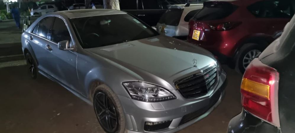 Man Busted With Gun After Driving into Police Station to Rescue Friends Found With Illegal Guns
