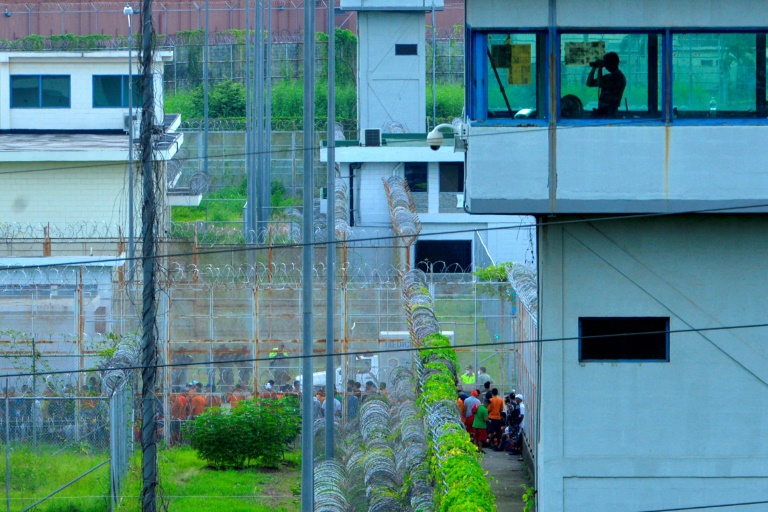 Prison riots in Ecuador leave 21 dead » Capital News