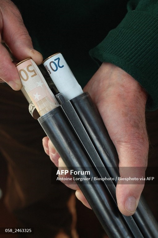 US gunmaker unveils semi-automatic rifle marketed to kids